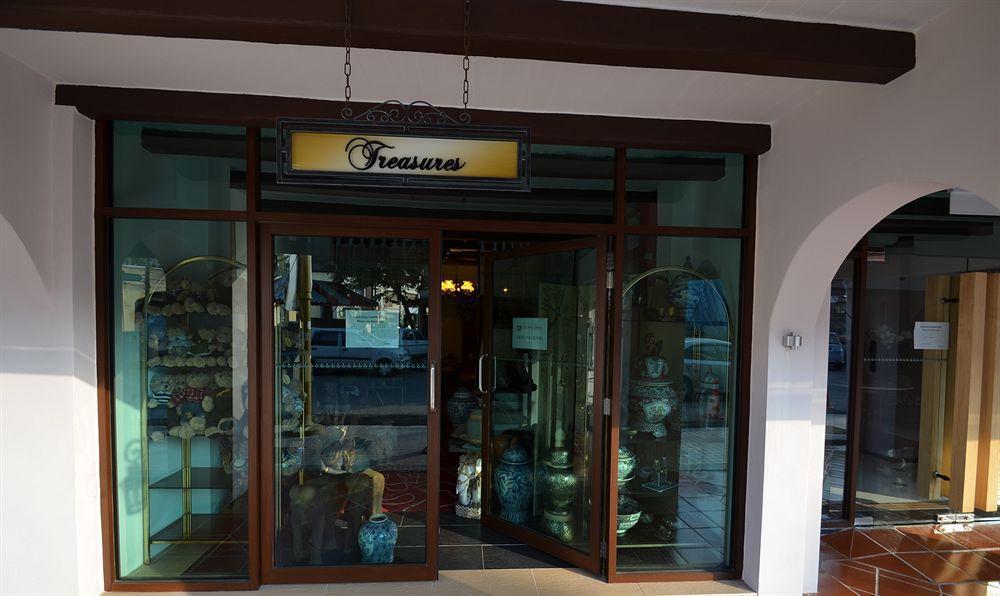 The Boutique 3*