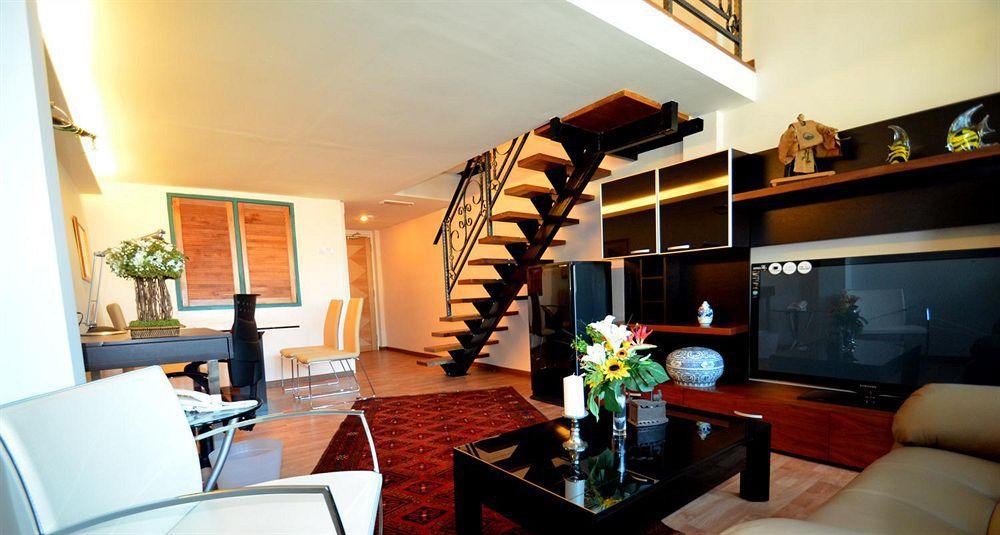The Boutique 3*