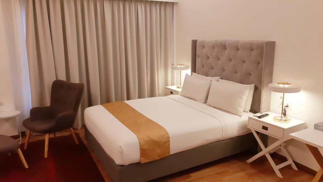 The Boutique 3*