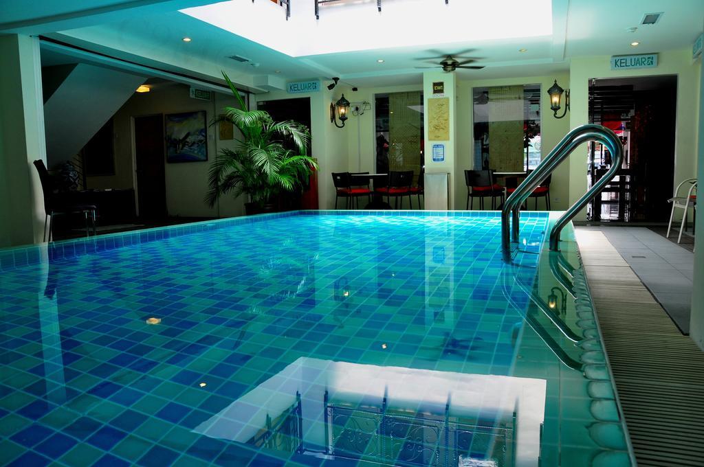 The Boutique 3*