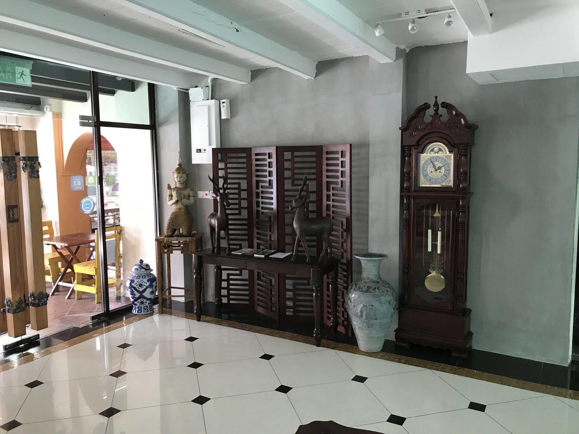 The Boutique 3*